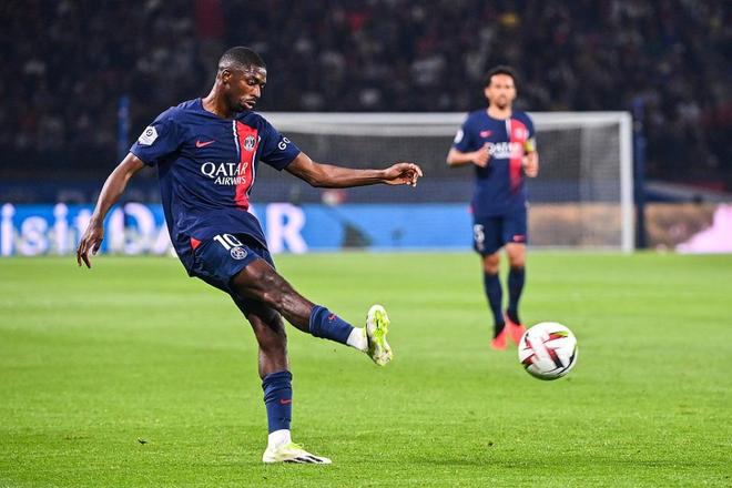 脚步不够快！首发的杨瀚森侧移被吹阻挡 4分钟不到累积2犯被换下（脚步慢半拍！首发杨瀚森侧移遭判阻挡，开场不到4分钟累积两犯被换下）