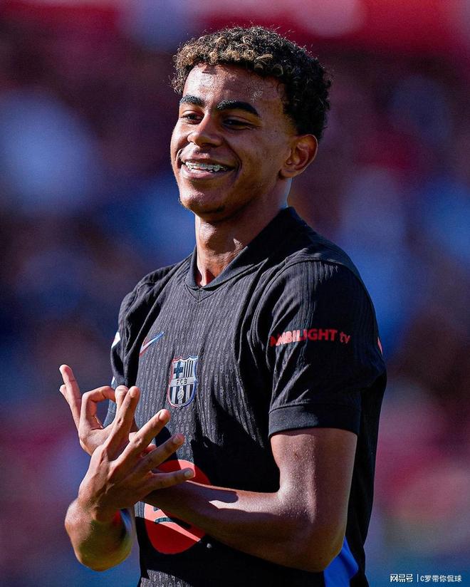 U17世界杯法国vs哥伦比亚现大规模群殴，球员家长均参与其中（U17世界杯法国对阵哥伦比亚爆发大规模冲突，球员与家长均卷入）