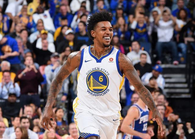 里弗斯直面流言：更衣室必受干扰，字母哥职业态度稳军心（里弗斯回应传闻：更衣室难免波动，字母哥的职业态度稳住全队）