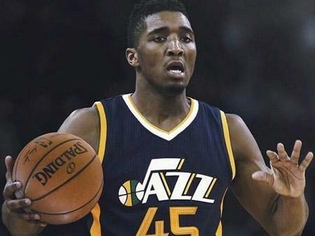 立竿见影，凯恩替补出场30分钟个人戴帽拜仁打进4球（凯恩替补登场30分钟上演帽子戏法，拜仁轰入4球）