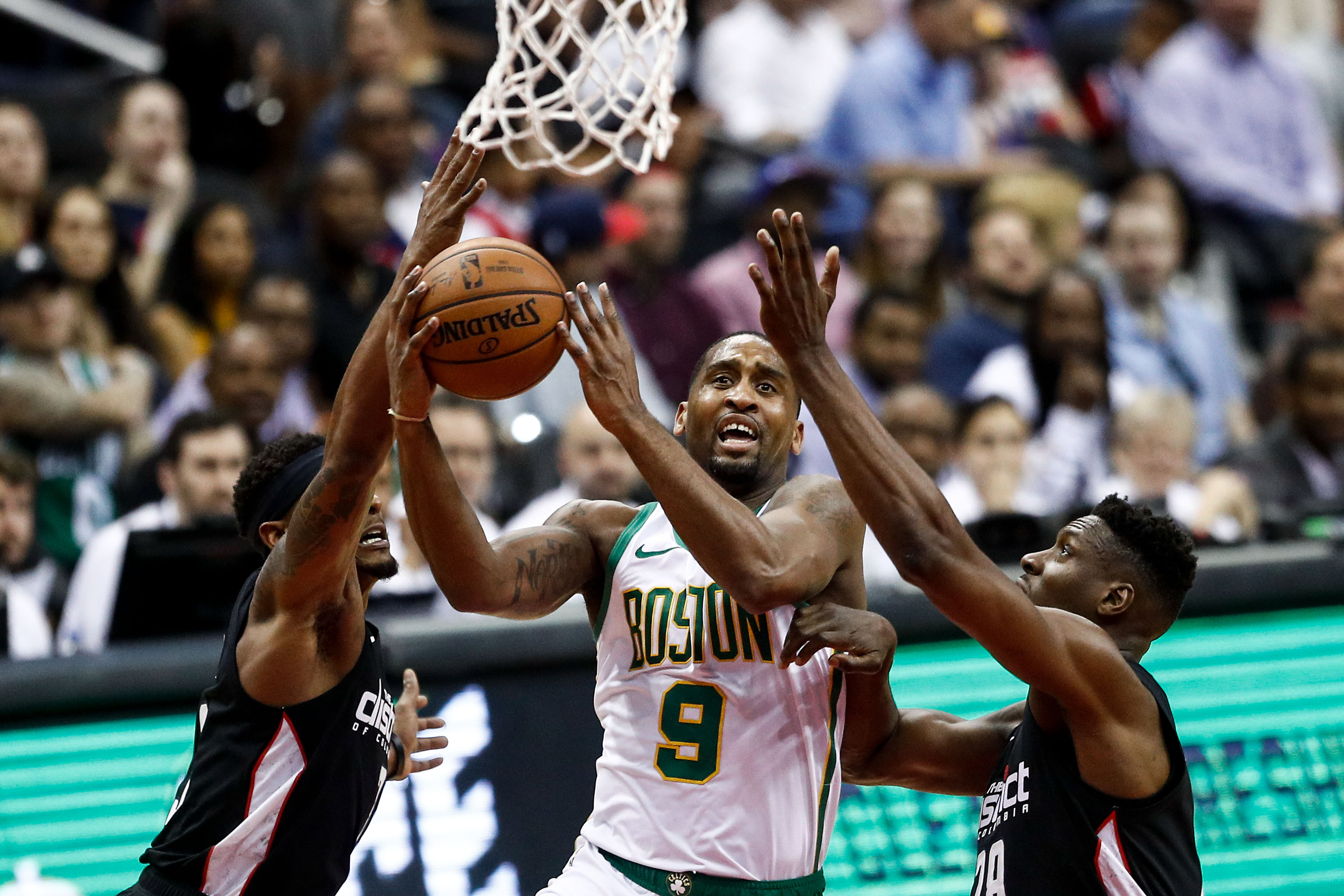 青岛快节奏打法极具观赏性（青岛高节奏打法赏心悦目）