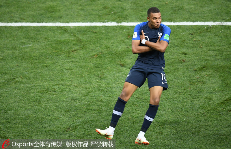 大博阿滕：我去巴萨得征得梅西的同意；夸他是谎言我喜欢C罗