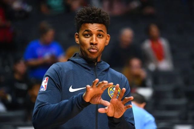 WTT总决赛：孙颖莎4-0横扫王艺迪，晋级八强（WTT总决赛：孙颖莎4-0零封王艺迪，强势挺进八强）