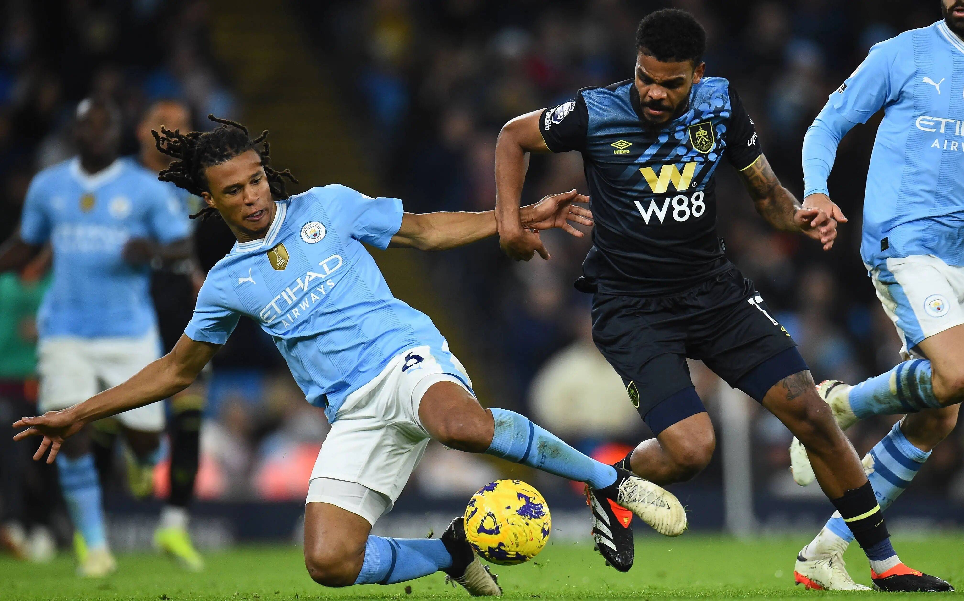 佩莱格里尼：塞维利亚落后时球迷往球场投掷杂物，这样不对（佩莱格里尼批评塞维利亚球迷：球队落后就向场内投掷杂物是不对的）