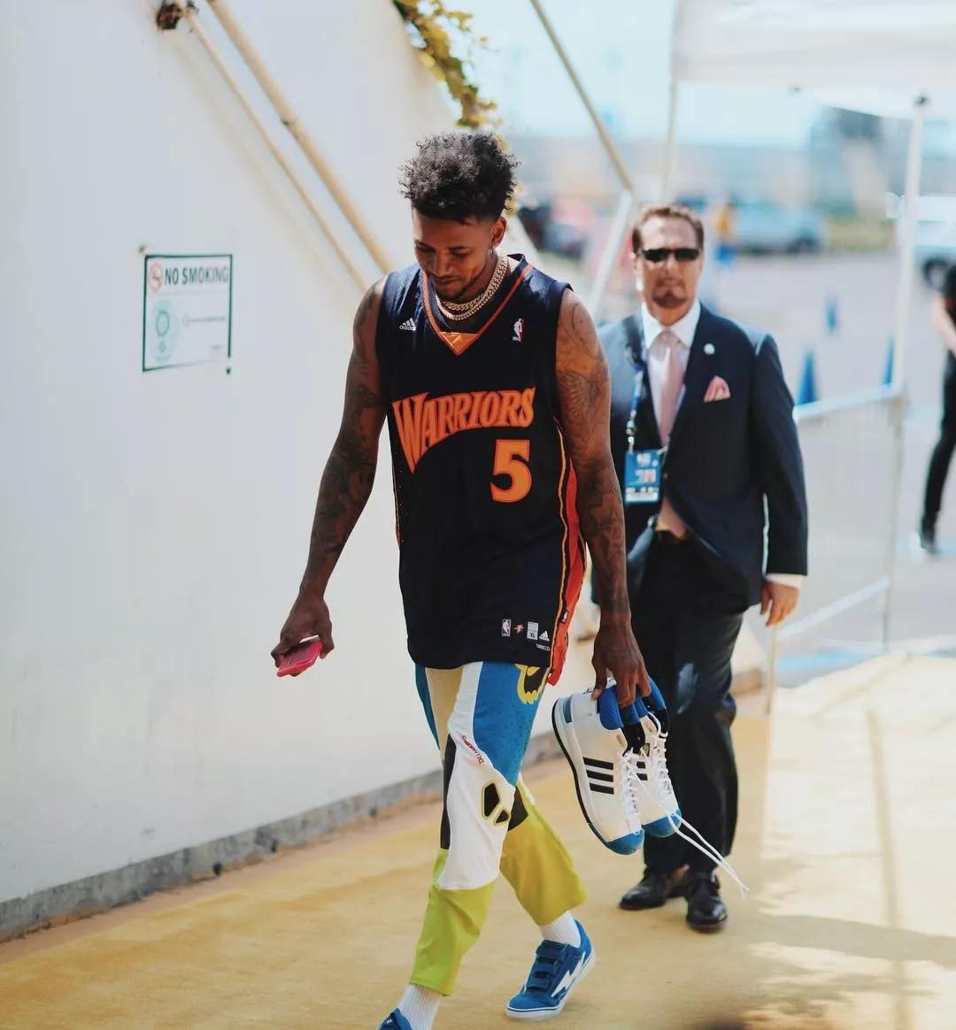 着眼未来，每体：巴萨正在关注阿根廷U17小将托马斯-马尔蒂斯（瞄准未来，《每体》称巴萨正在追踪阿根廷U17新星托马斯-马尔蒂斯）