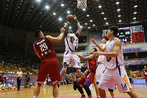 斯帕莱蒂：丢球前踢得像教科书一样死板；伊尔迪兹在顶级之上（斯帕莱蒂：失球前我们踢得过于教条；伊尔迪兹已超越顶级）