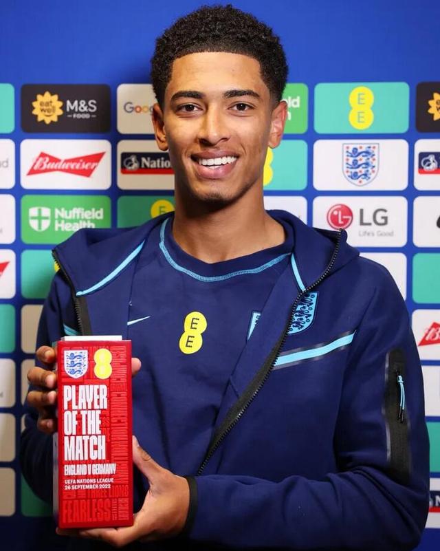 记者：拜仁计划签下17岁厄瓜多尔中卫奥拉亚，并准备将其外租（记者称拜仁拟引进17岁厄瓜多尔中卫奥拉亚，签约后将外租）