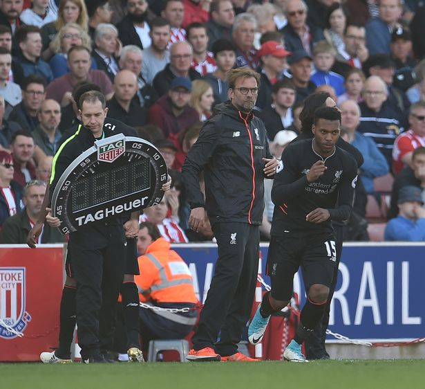 组图：CBA俱乐部杯广厦击败天津 塔克飞身暴扣