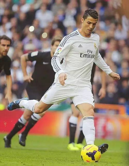 维拉与布伦特福德的重大交易，五千万的锋线答案