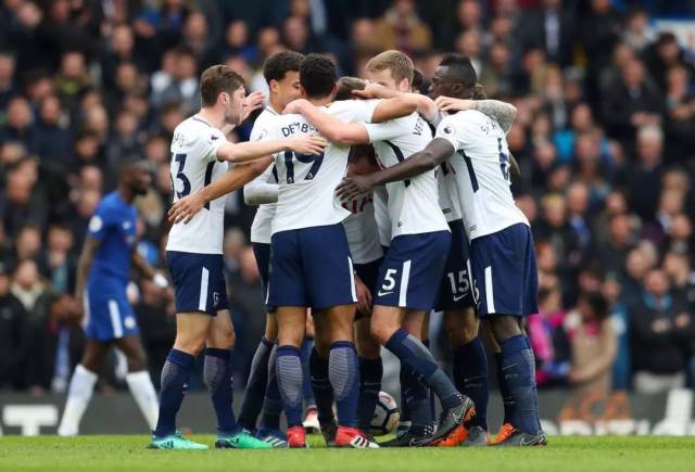 早报：推开门重逢再相拥？（早报：开门相见，是否还能相拥？）